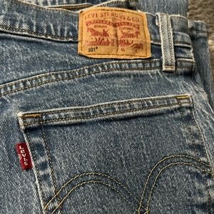 Women’s Levi’s jeans